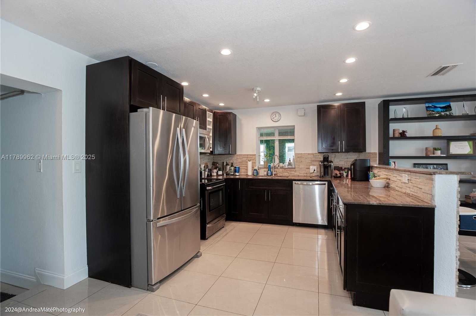 Small Image of 5901 NORTH EAST 4TH AVE, Oakland Park Number 2