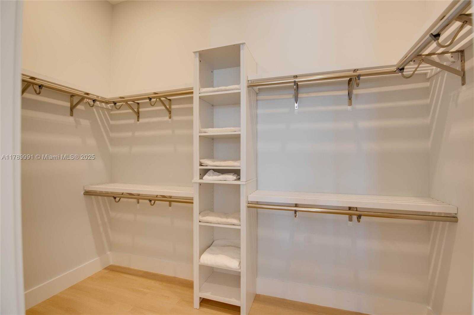 Small Image of 59720 OVERSEAS HWY #7, Marathon Number 18