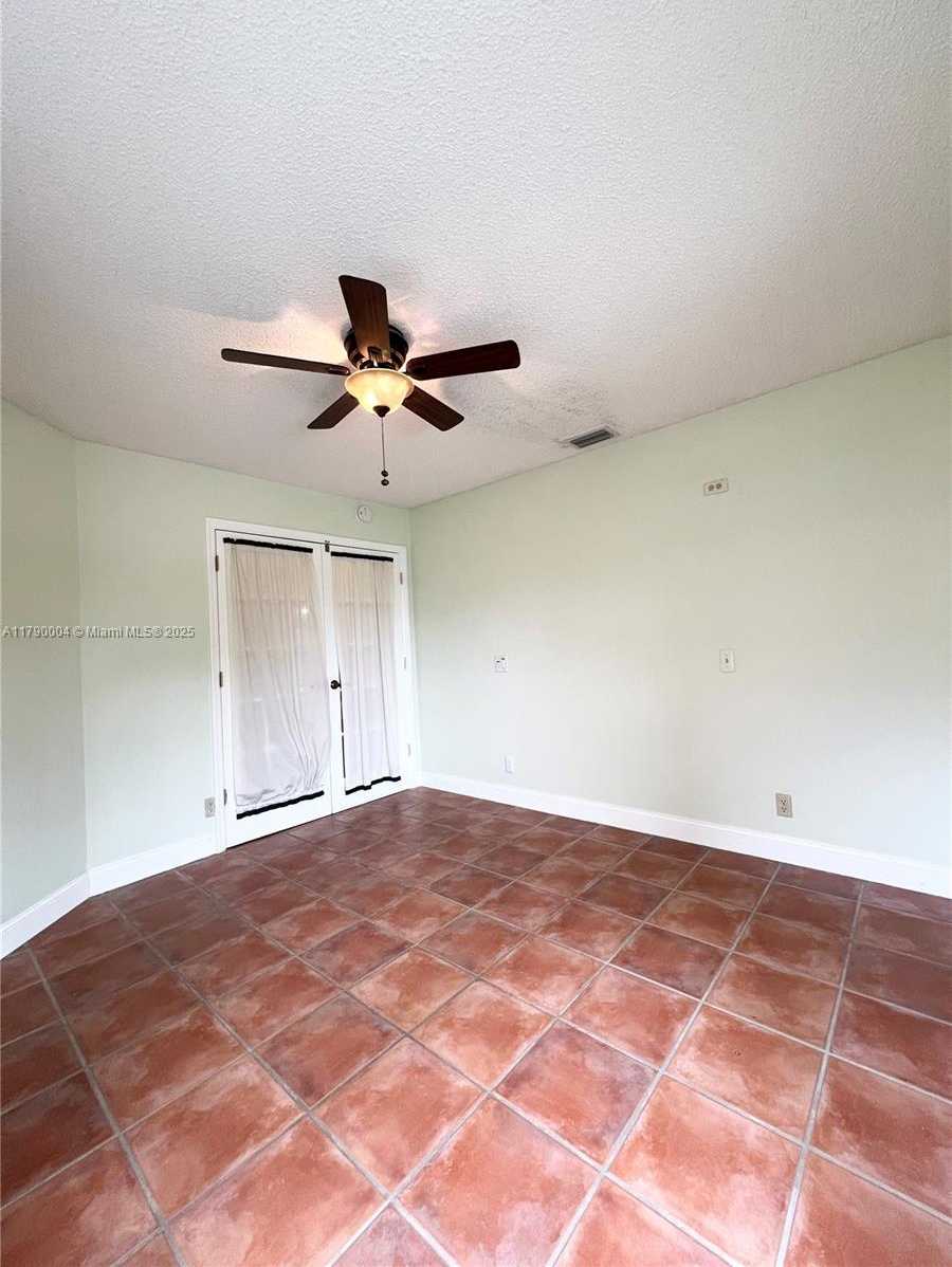 Small Image of 9271 ARBORWOOD CIR, Davie Number 10
