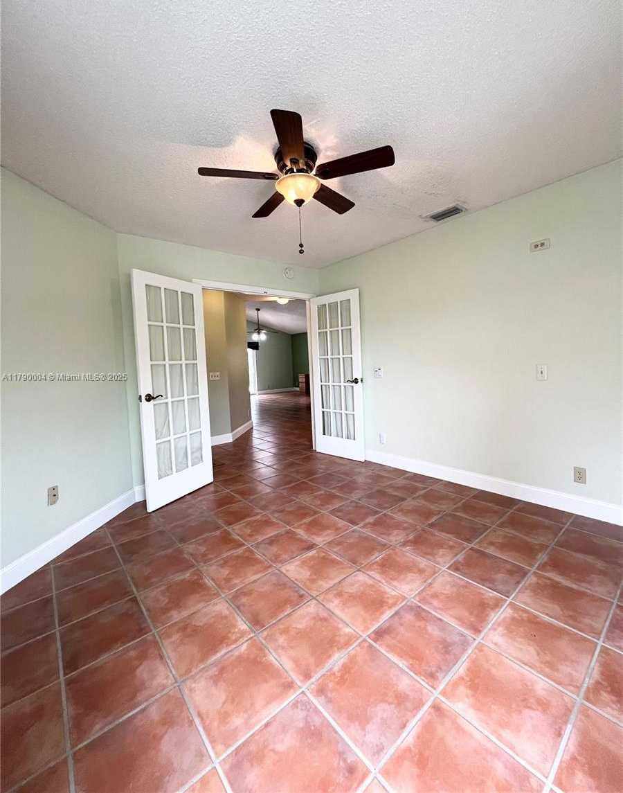 Small Image of 9271 ARBORWOOD CIR, Davie Number 12