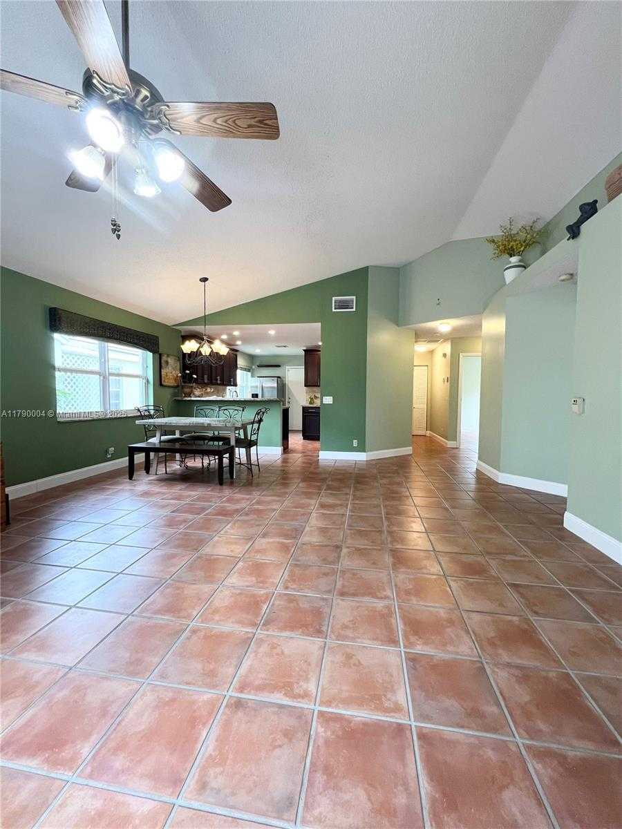 Small Image of 9271 ARBORWOOD CIR, Davie Number 18