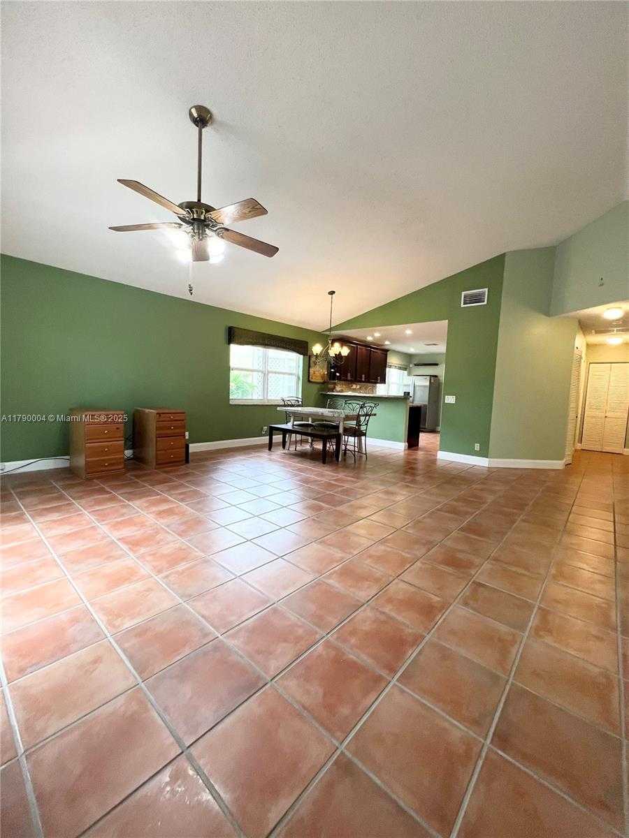 Small Image of 9271 ARBORWOOD CIR, Davie Number 19