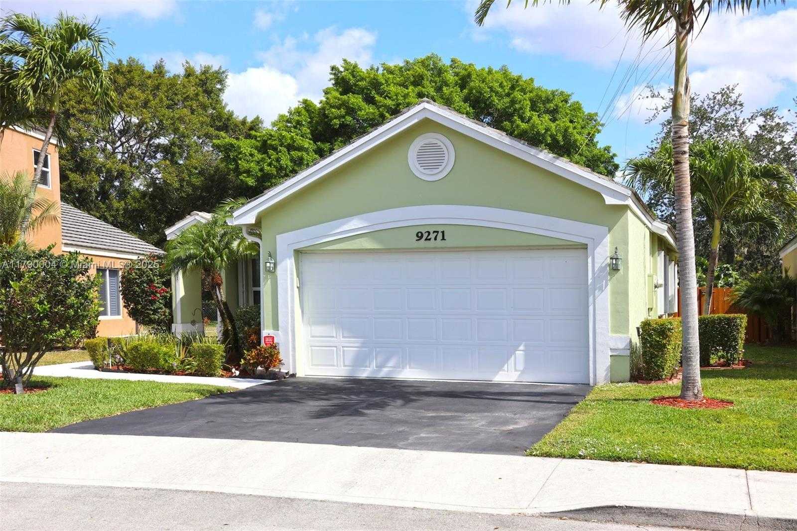 Small Image of 9271 ARBORWOOD CIR, Davie Number 2