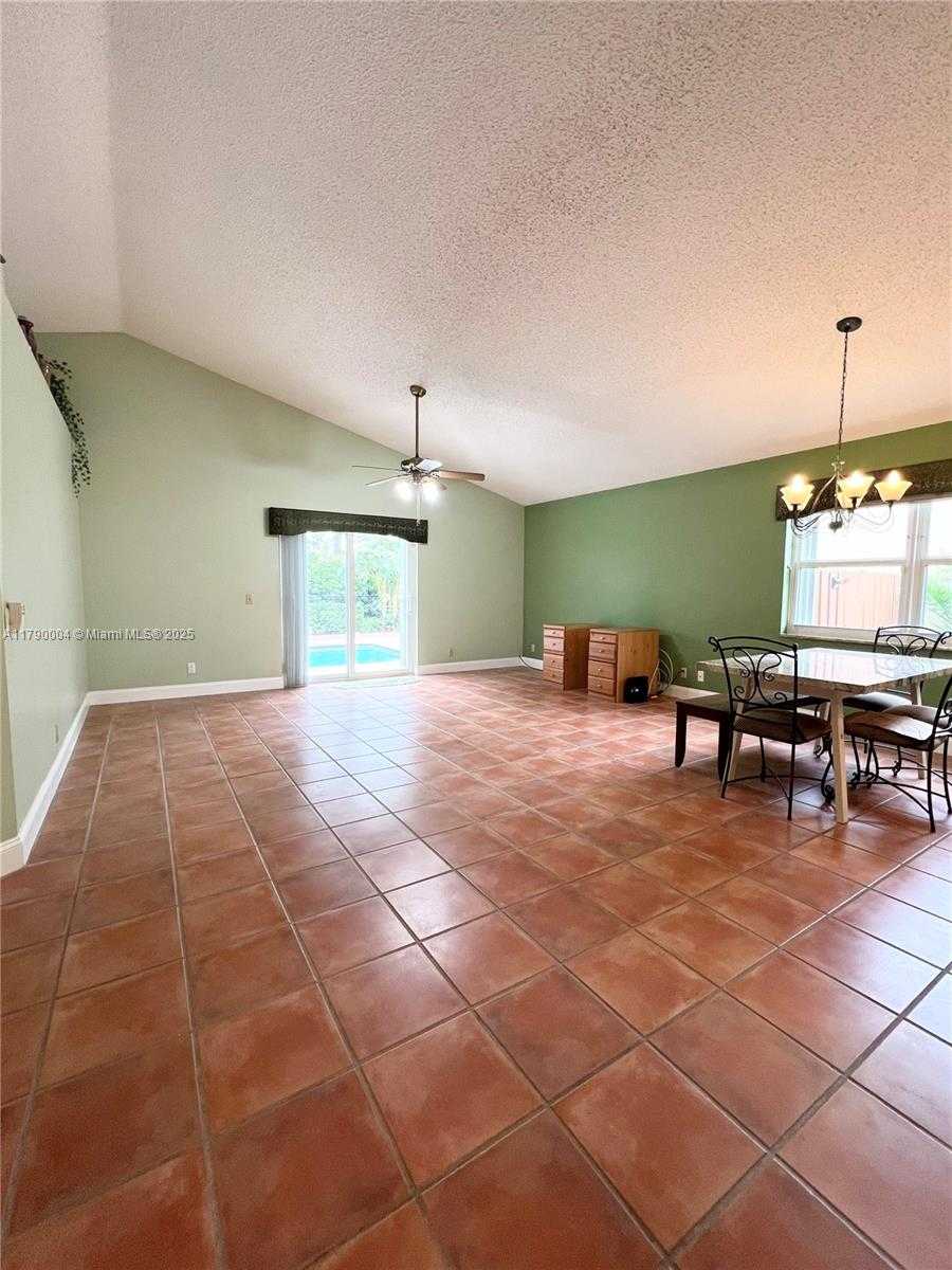 Small Image of 9271 ARBORWOOD CIR, Davie Number 21