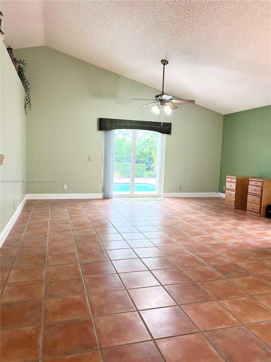 Small Image of 9271 ARBORWOOD CIR, Davie Number 22