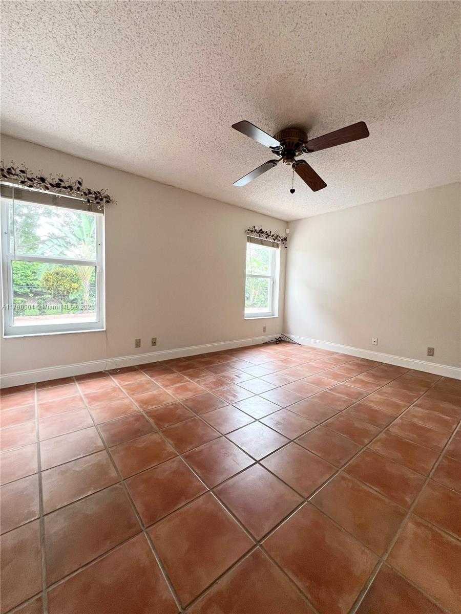 Small Image of 9271 ARBORWOOD CIR, Davie Number 23