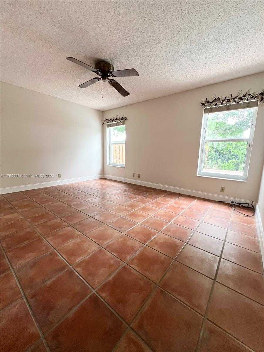 Small Image of 9271 ARBORWOOD CIR, Davie Number 26