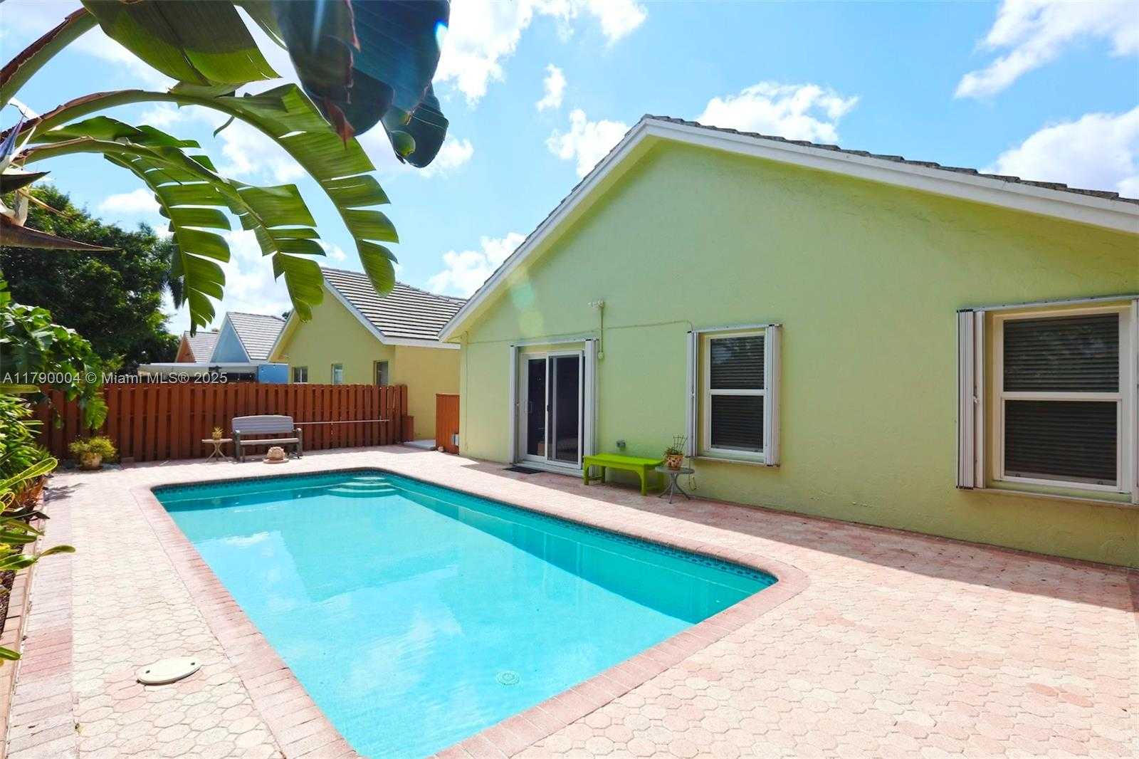 Small Image of 9271 ARBORWOOD CIR, Davie Number 28