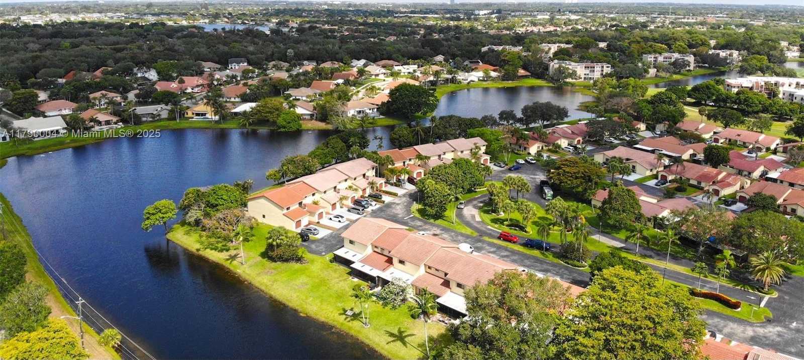 Small Image of 9271 ARBORWOOD CIR, Davie Number 32