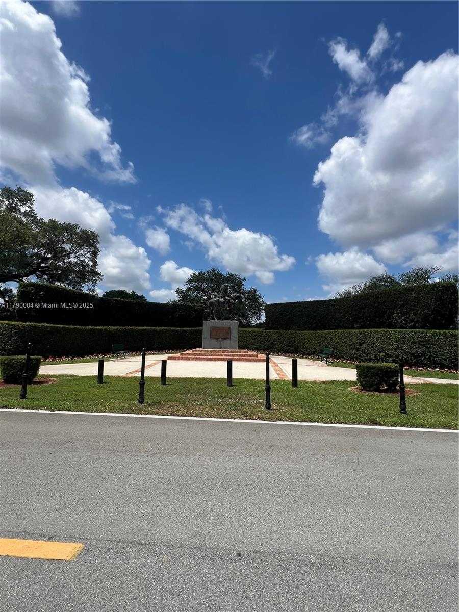 Small Image of 9271 ARBORWOOD CIR, Davie Number 41