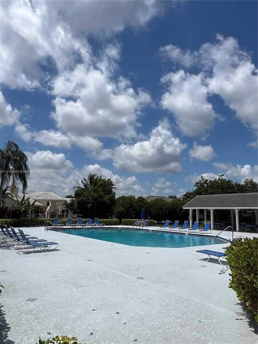 Small Image of 9271 ARBORWOOD CIR, Davie Number 42