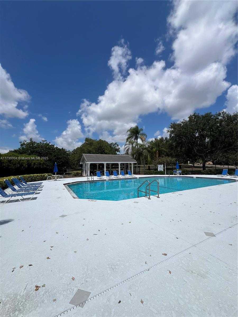 Small Image of 9271 ARBORWOOD CIR, Davie Number 43