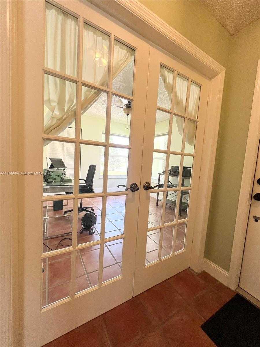 Small Image of 9271 ARBORWOOD CIR, Davie Number 9