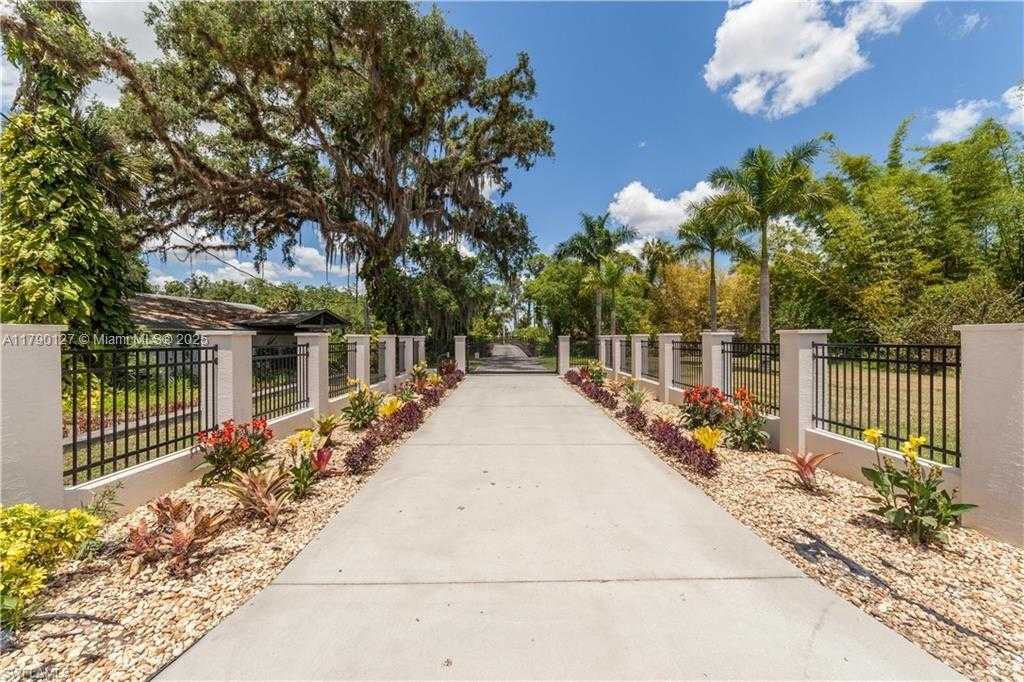 Small Image of 2920 FORT DENAUD RD, La Belle Number 3