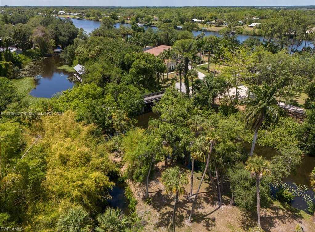 Small Image of 2920 FORT DENAUD RD, La Belle Number 32