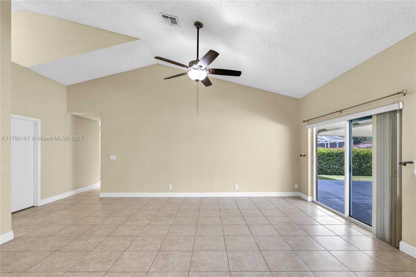 Small Image of 3562 WEST SOUTHERN ORCHARD RD W, Davie Number 12