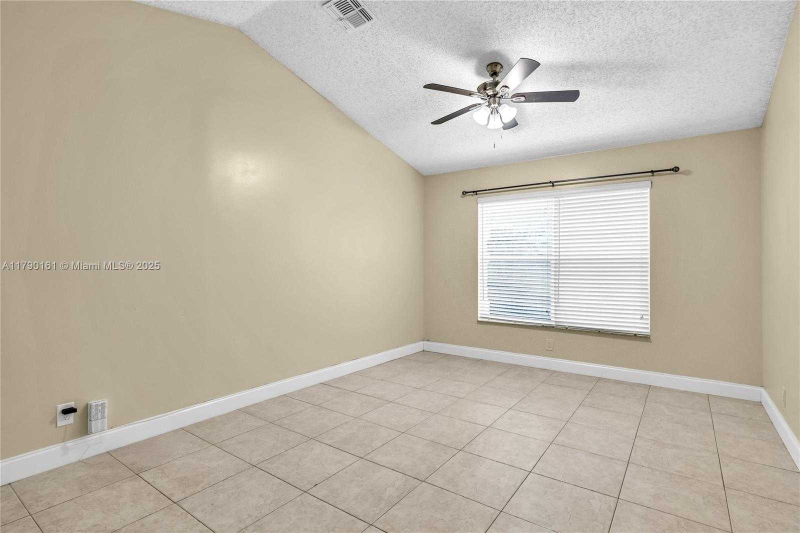 Small Image of 3562 WEST SOUTHERN ORCHARD RD W, Davie Number 16
