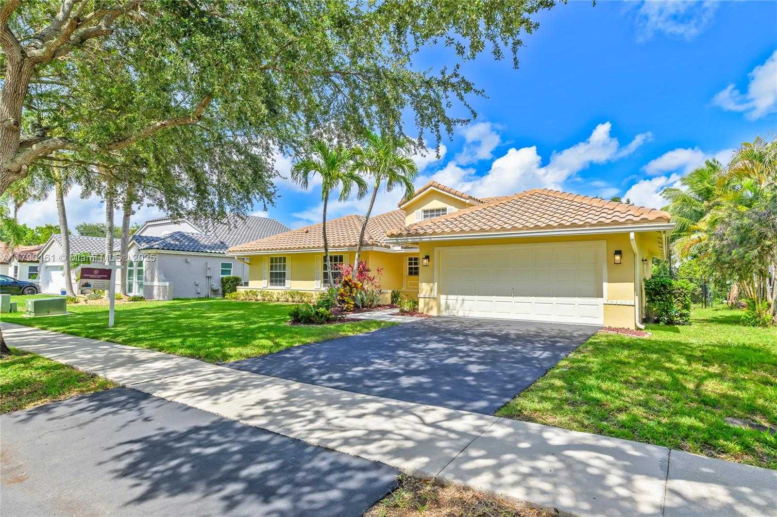 Small Image of 3562 WEST SOUTHERN ORCHARD RD W, Davie Number 2