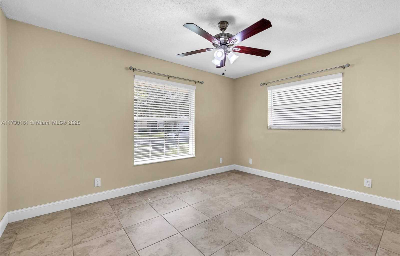 Small Image of 3562 WEST SOUTHERN ORCHARD RD W, Davie Number 29
