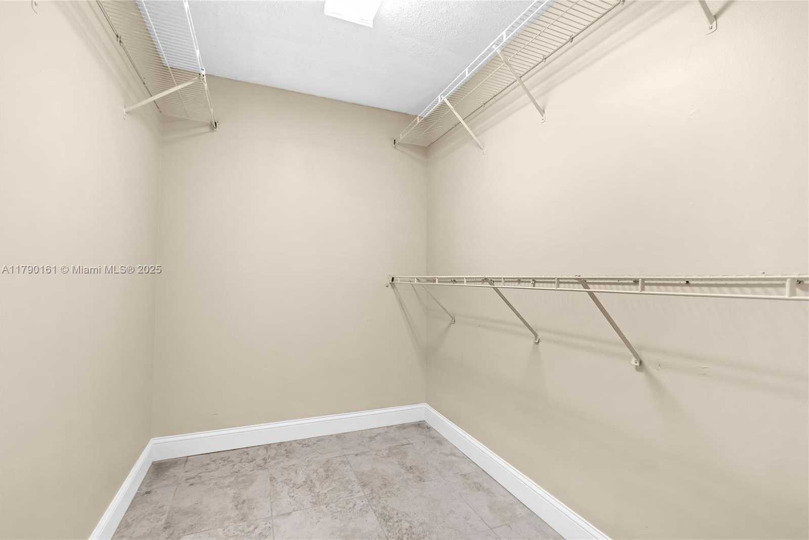 Small Image of 3562 WEST SOUTHERN ORCHARD RD W, Davie Number 47