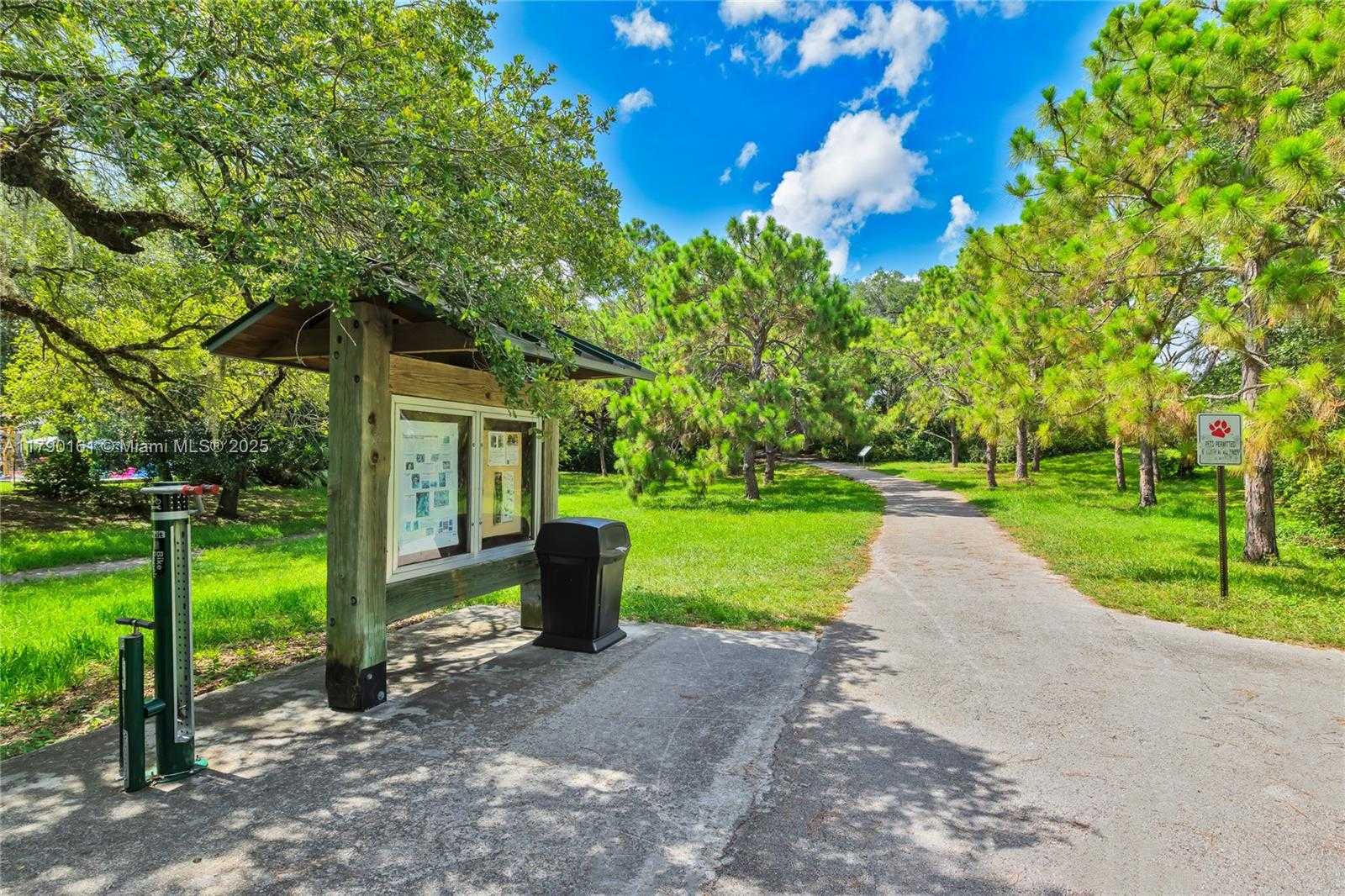 Small Image of 3562 WEST SOUTHERN ORCHARD RD W, Davie Number 57