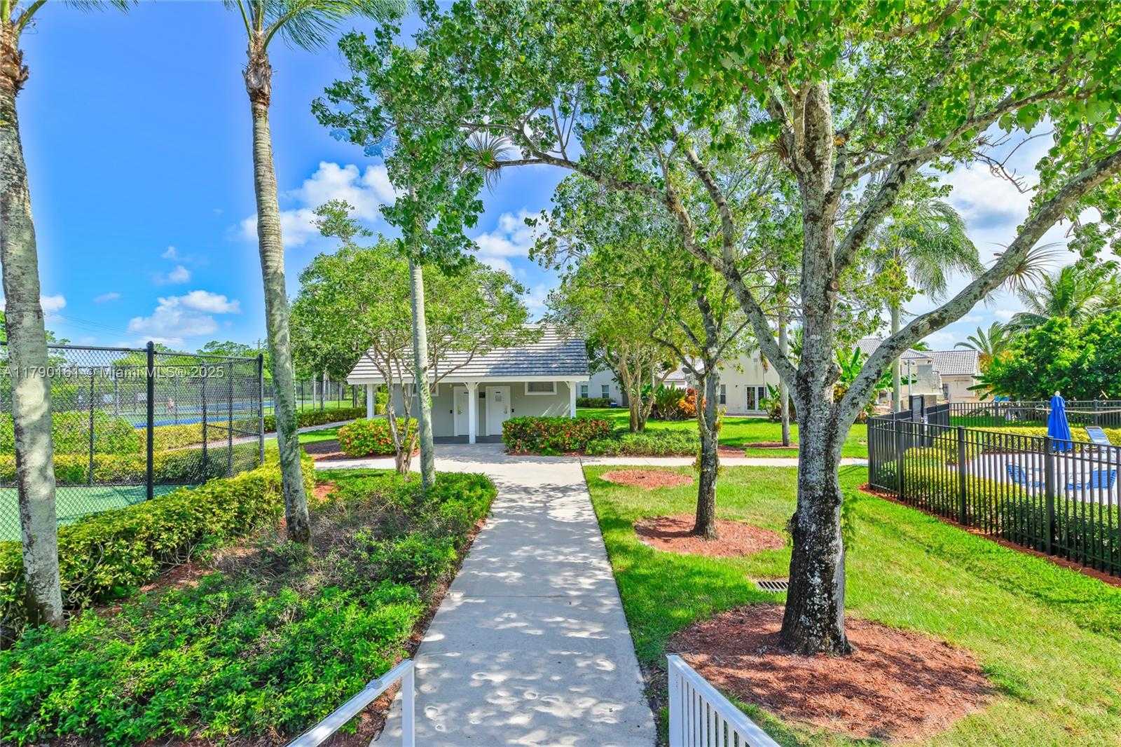 Small Image of 3562 WEST SOUTHERN ORCHARD RD W, Davie Number 66