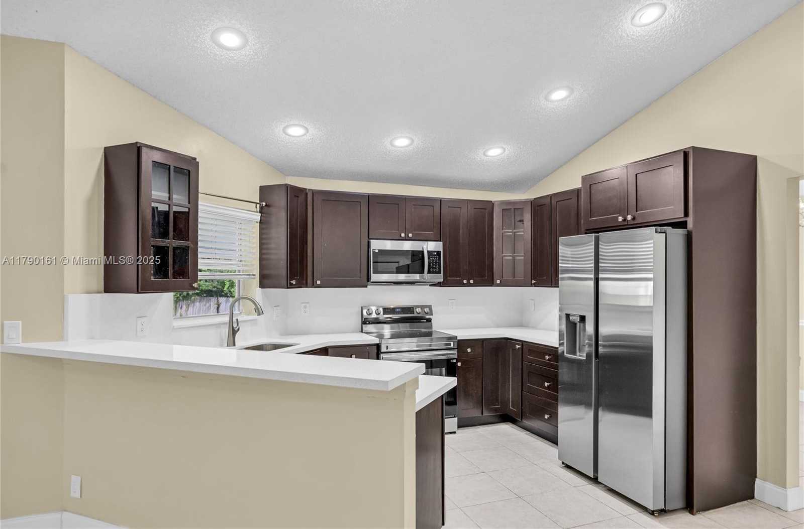 Small Image of 3562 WEST SOUTHERN ORCHARD RD W, Davie Number 9