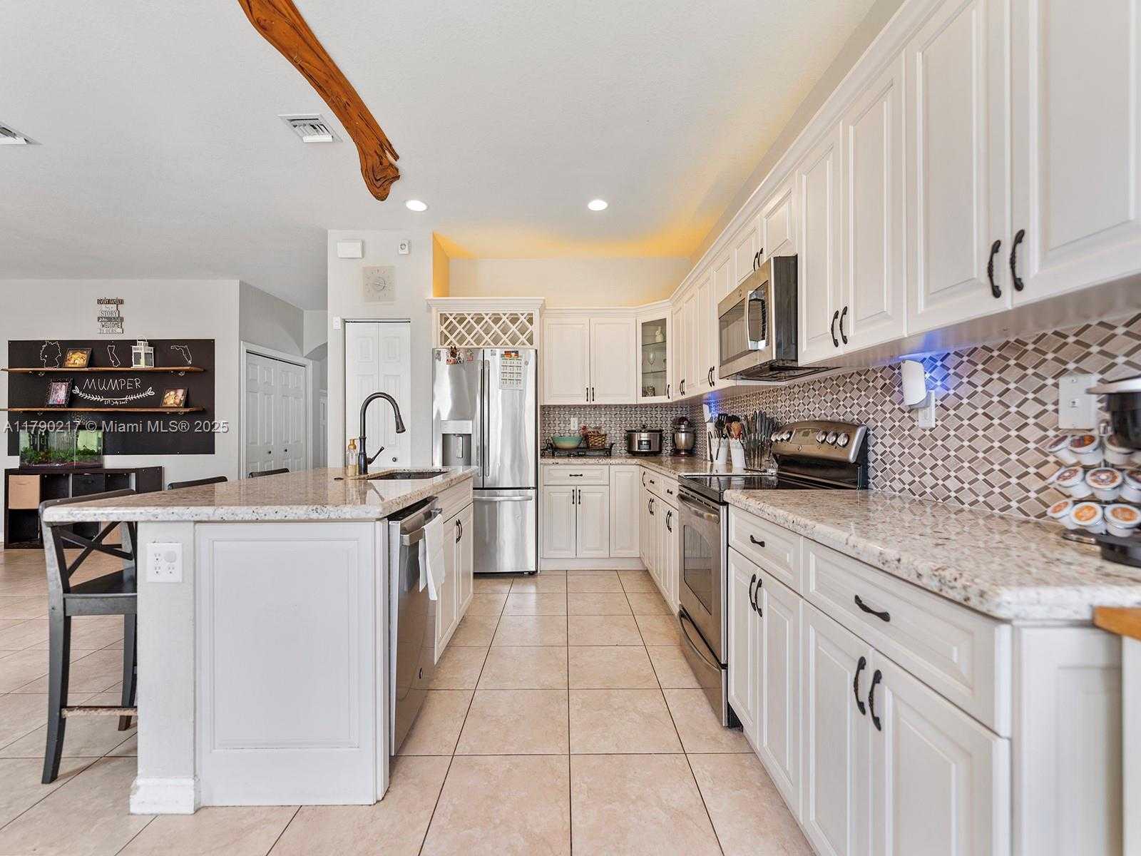 Small Image of 2873 NORTH EAST 1ST DR, Homestead Number 15