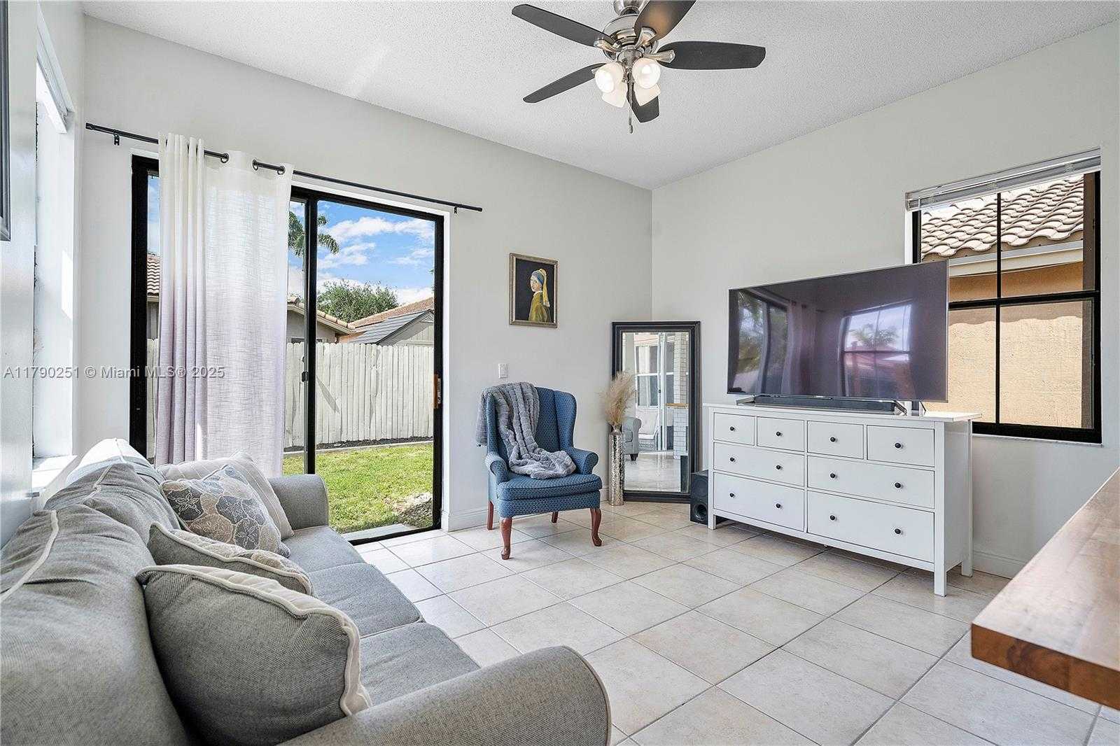 Small Image of 13995 SOUTH CYPRESS COVE CIR, Davie Number 10