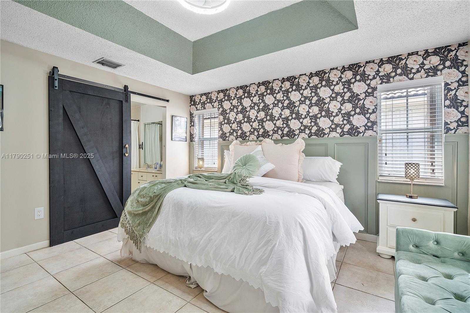 Small Image of 13995 SOUTH CYPRESS COVE CIR, Davie Number 11