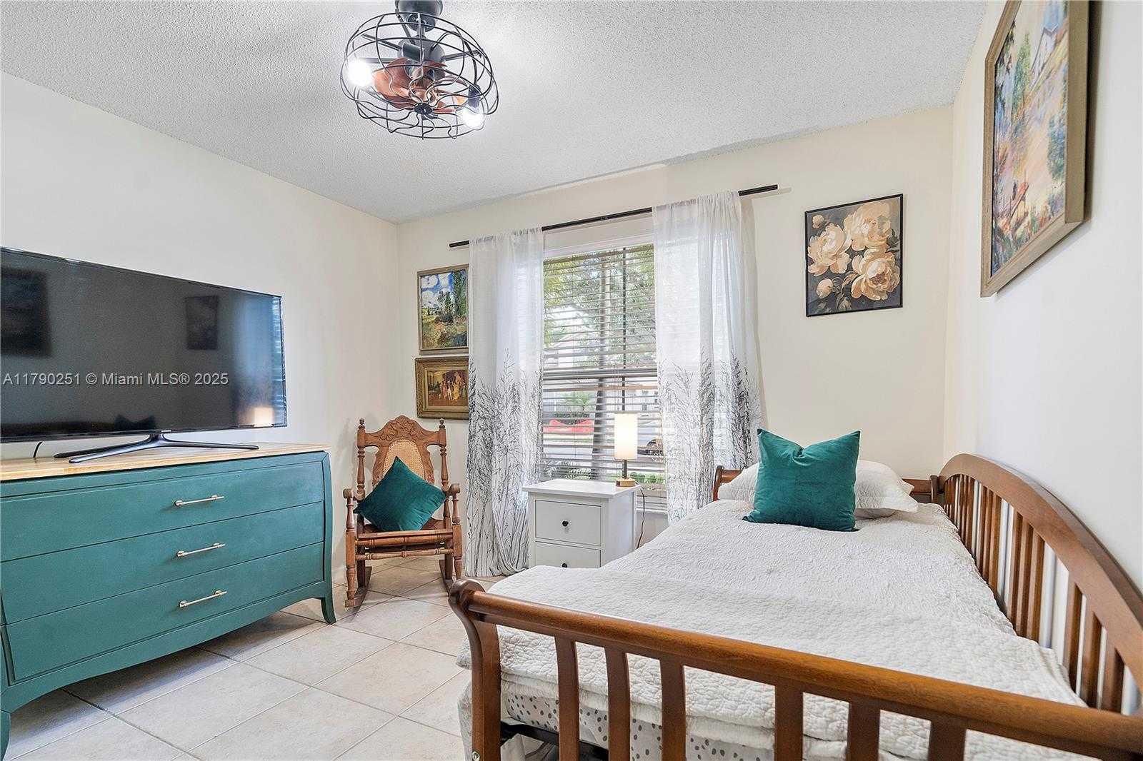 Small Image of 13995 SOUTH CYPRESS COVE CIR, Davie Number 13