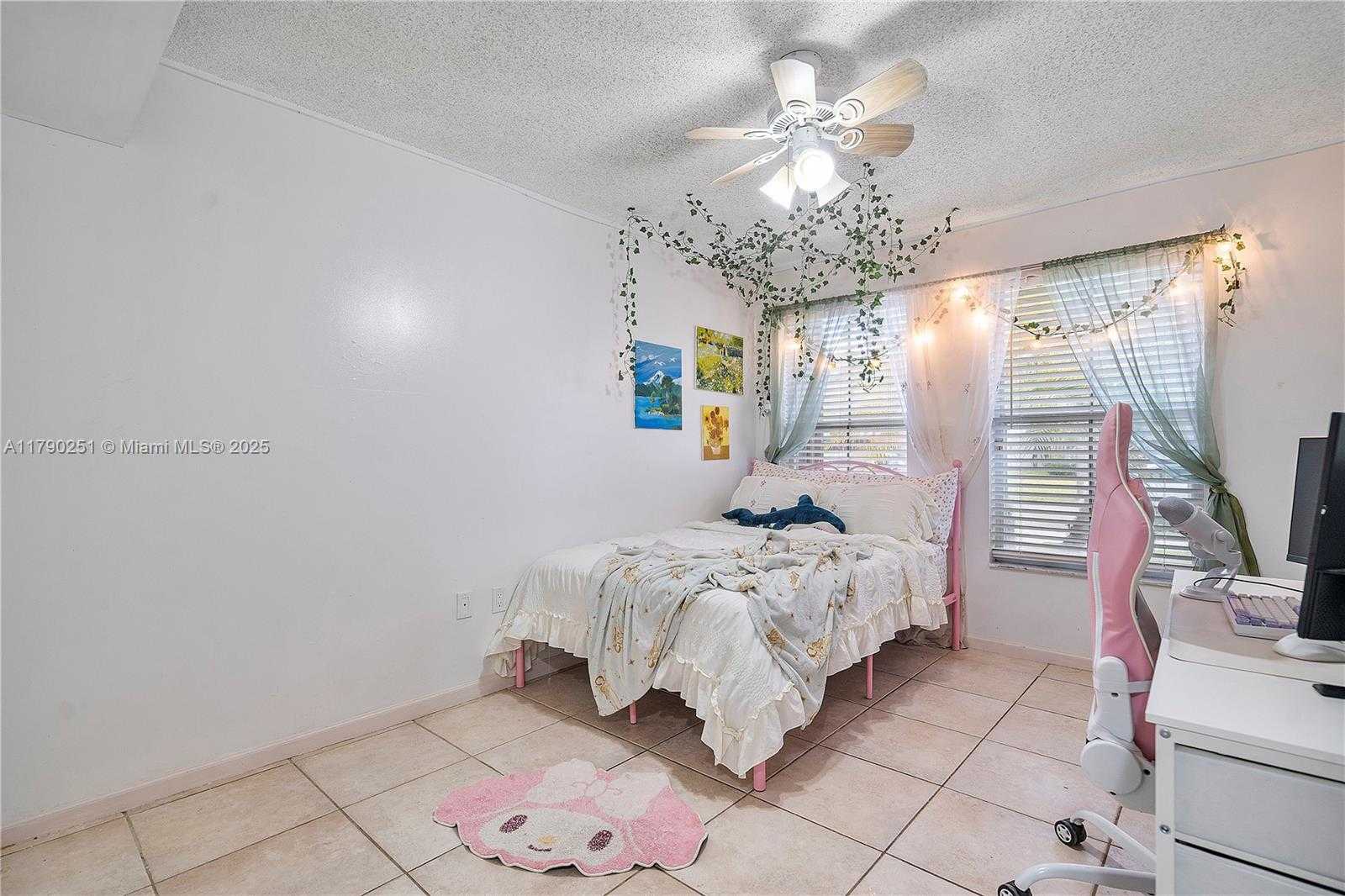 Small Image of 13995 SOUTH CYPRESS COVE CIR, Davie Number 14