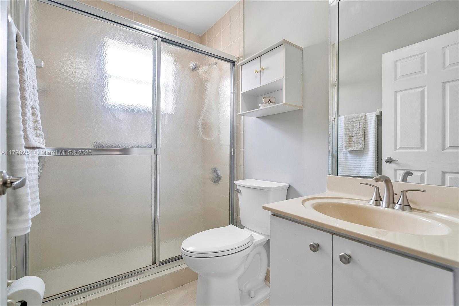 Small Image of 13995 SOUTH CYPRESS COVE CIR, Davie Number 15