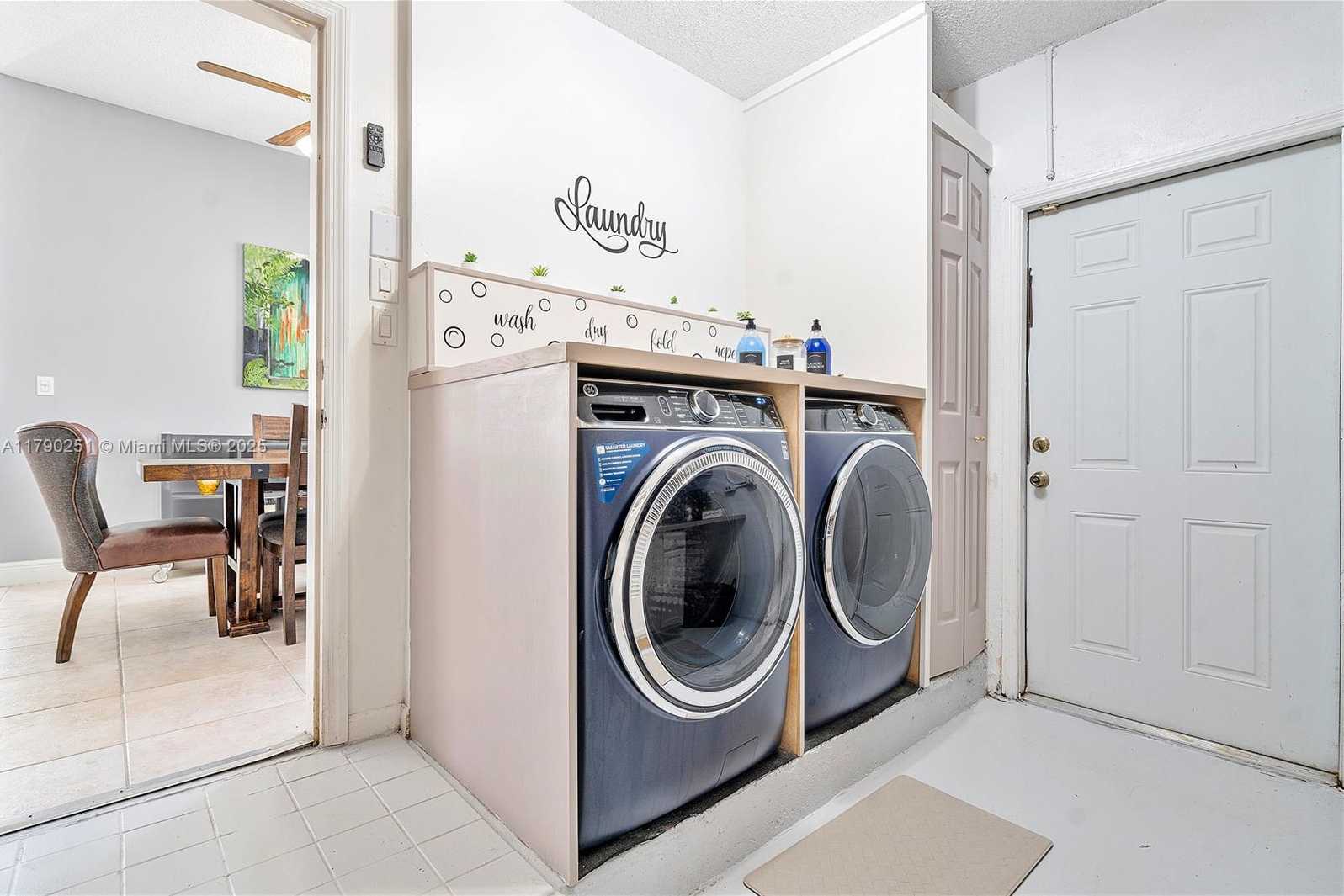 Small Image of 13995 SOUTH CYPRESS COVE CIR, Davie Number 16