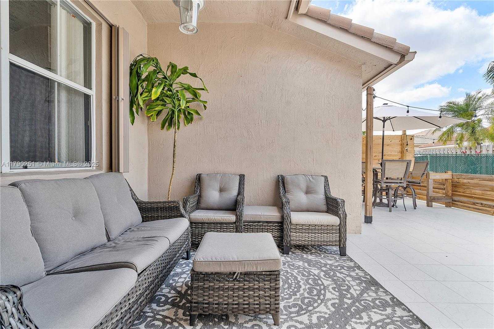 Small Image of 13995 SOUTH CYPRESS COVE CIR, Davie Number 18