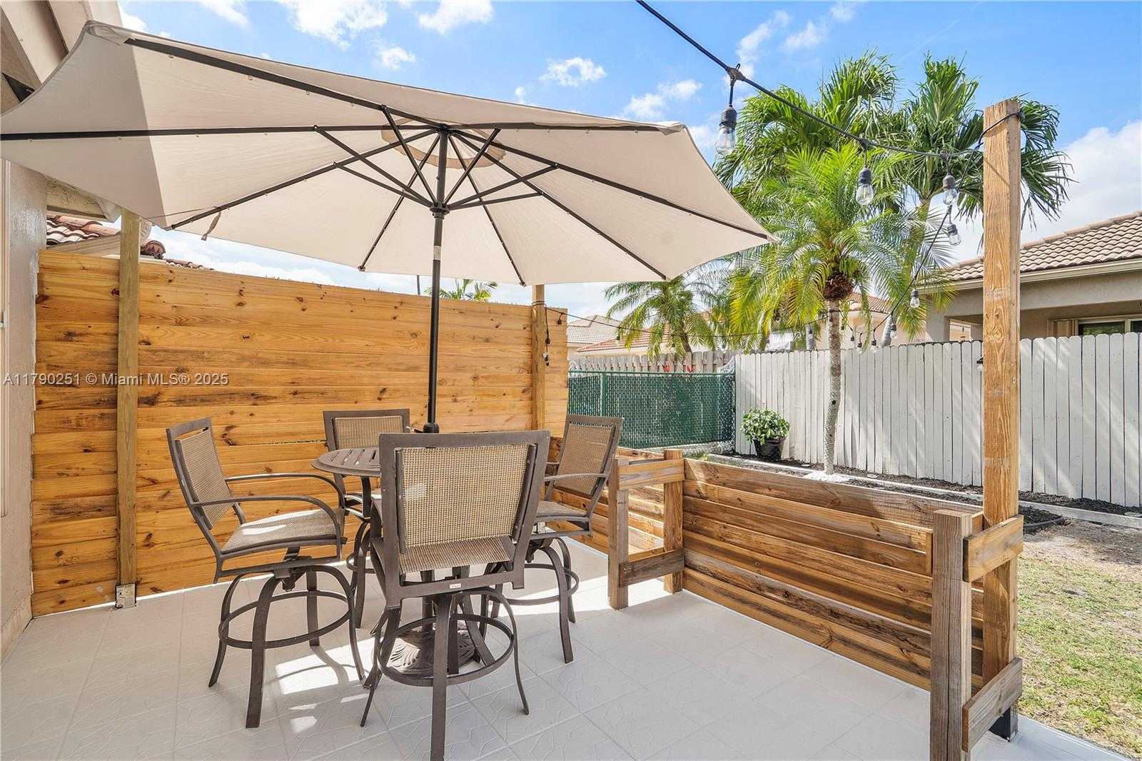 Small Image of 13995 SOUTH CYPRESS COVE CIR, Davie Number 19