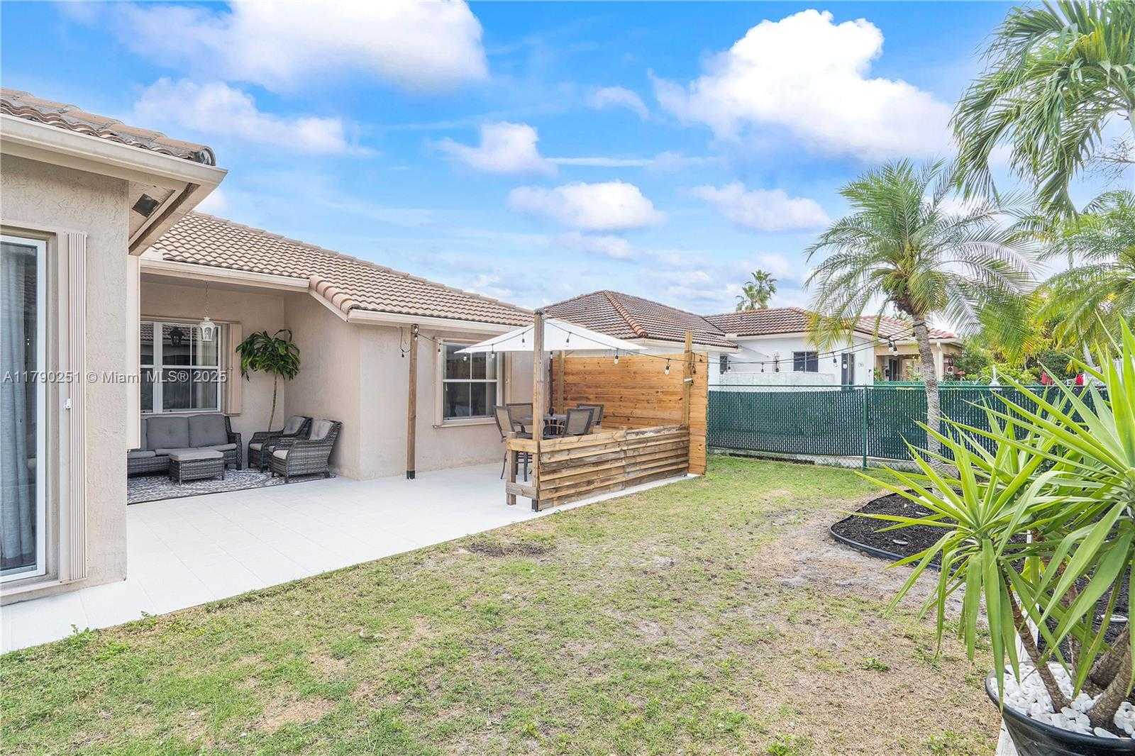 Small Image of 13995 SOUTH CYPRESS COVE CIR, Davie Number 21