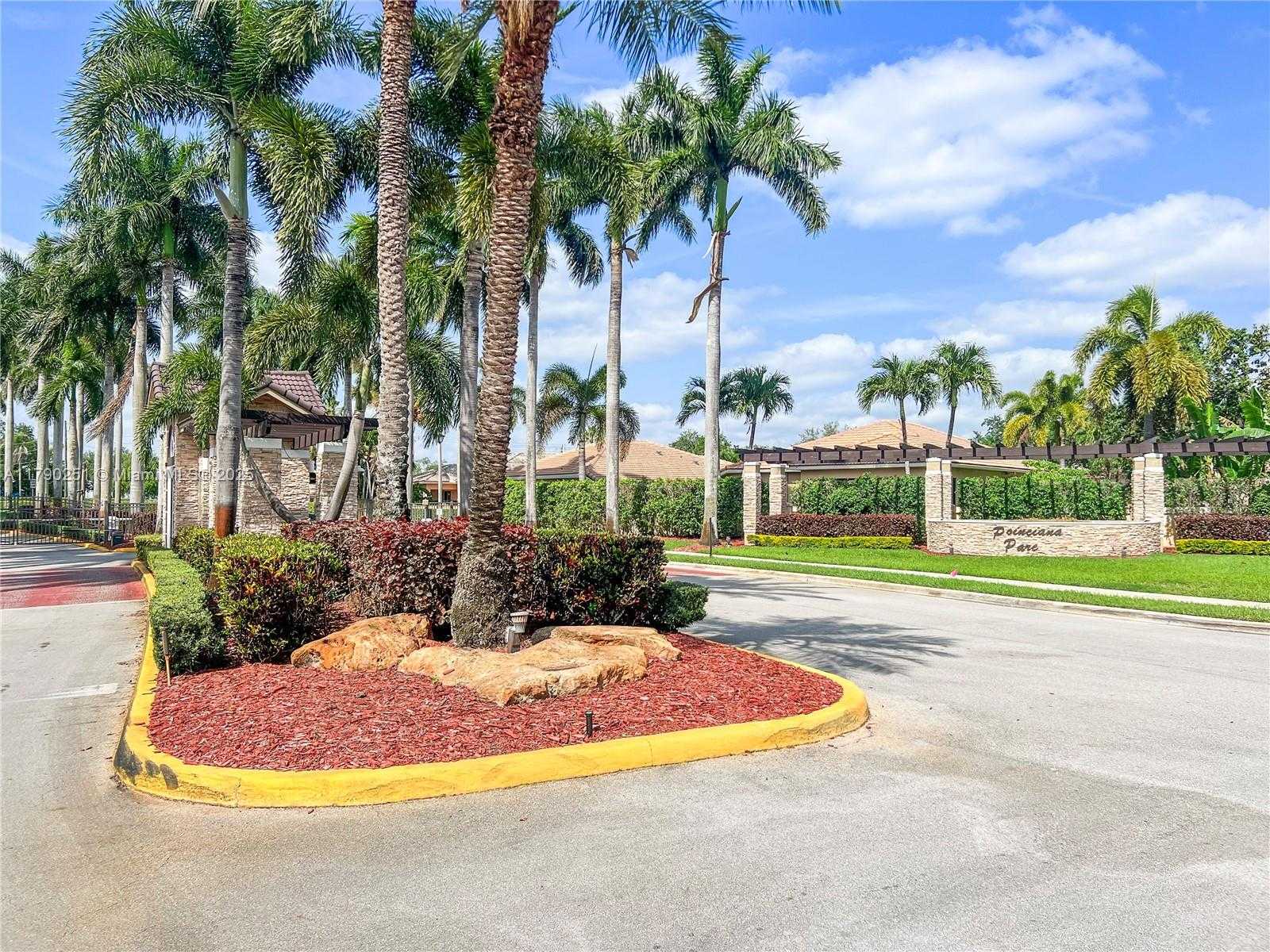 Small Image of 13995 SOUTH CYPRESS COVE CIR, Davie Number 22