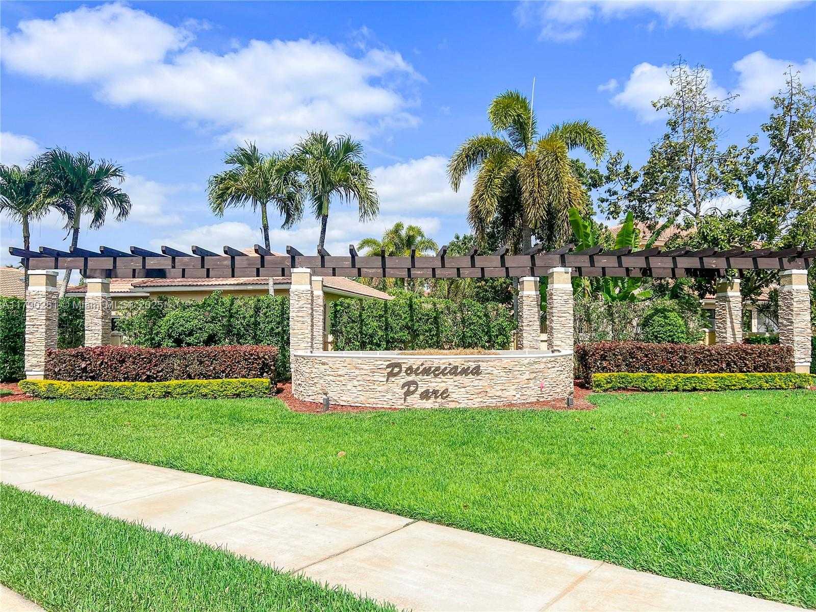 Small Image of 13995 SOUTH CYPRESS COVE CIR, Davie Number 24