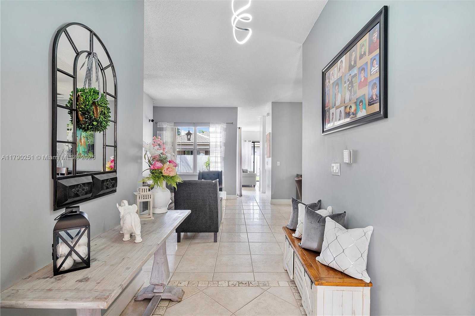 Small Image of 13995 SOUTH CYPRESS COVE CIR, Davie Number 4