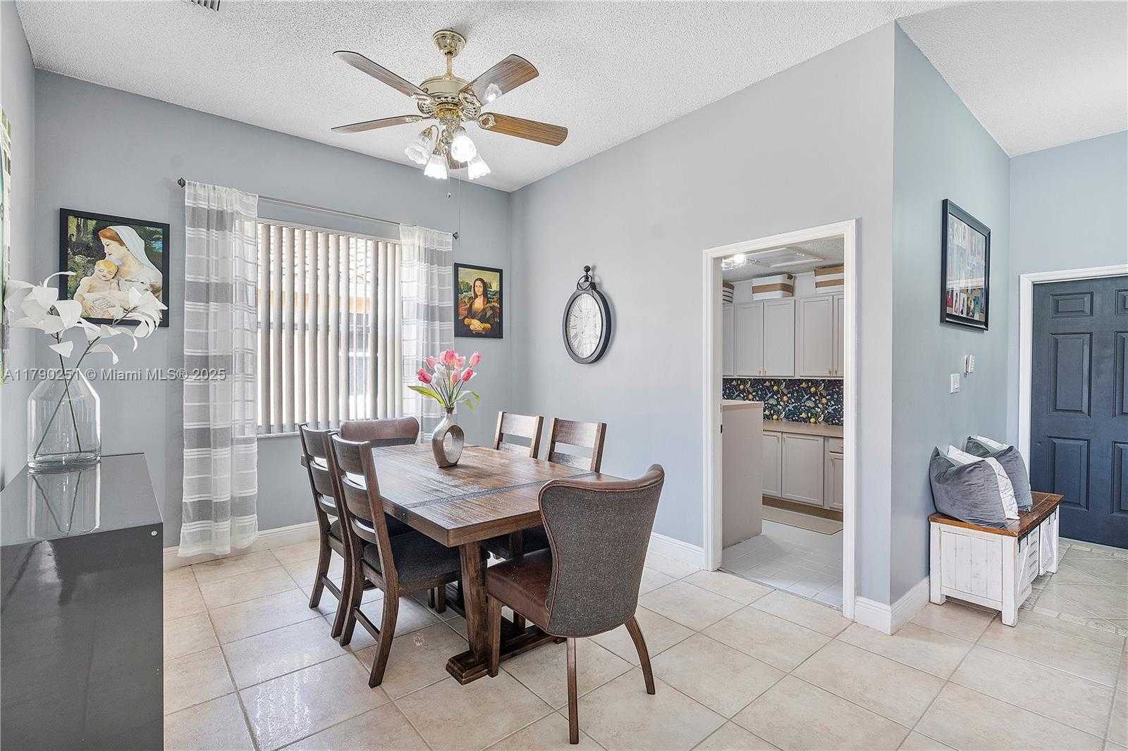 Small Image of 13995 SOUTH CYPRESS COVE CIR, Davie Number 7