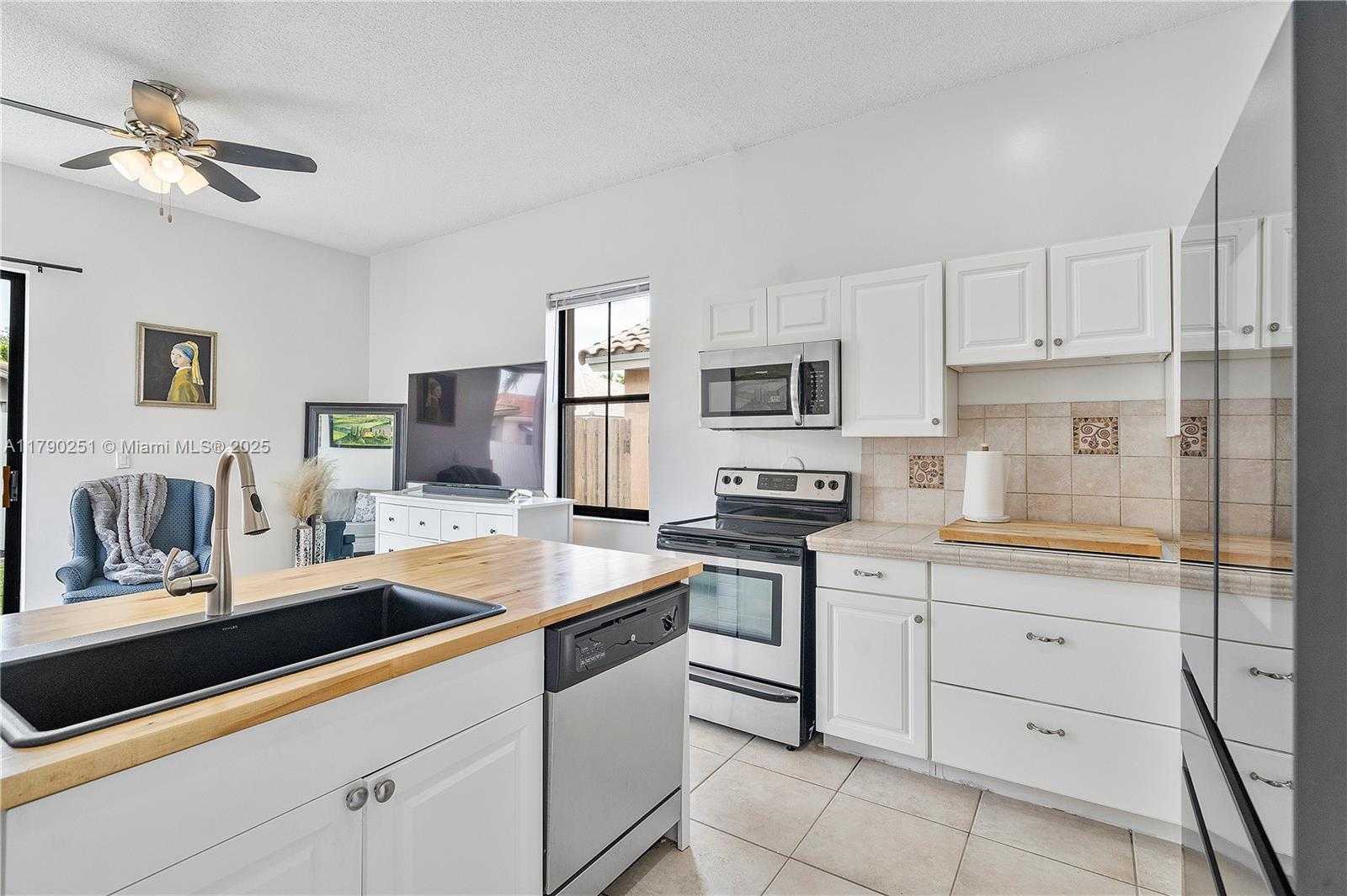 Small Image of 13995 SOUTH CYPRESS COVE CIR, Davie Number 8
