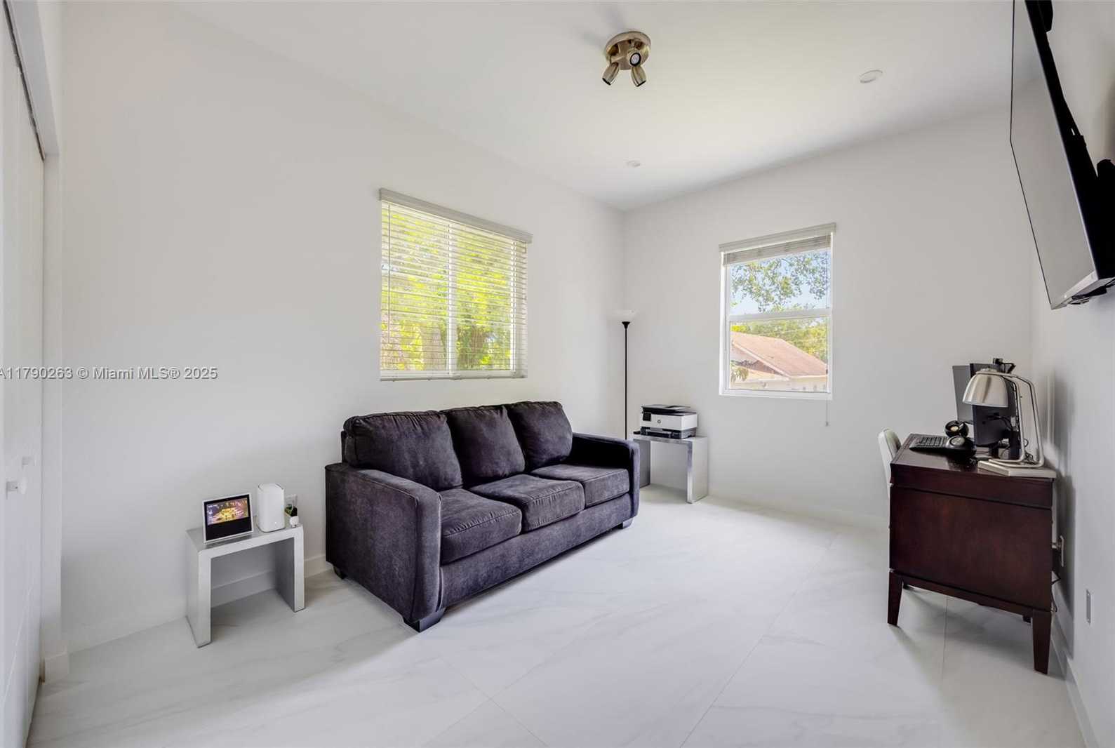 Small Image of 3648 OAK AVE, Coconut Grove Number 13