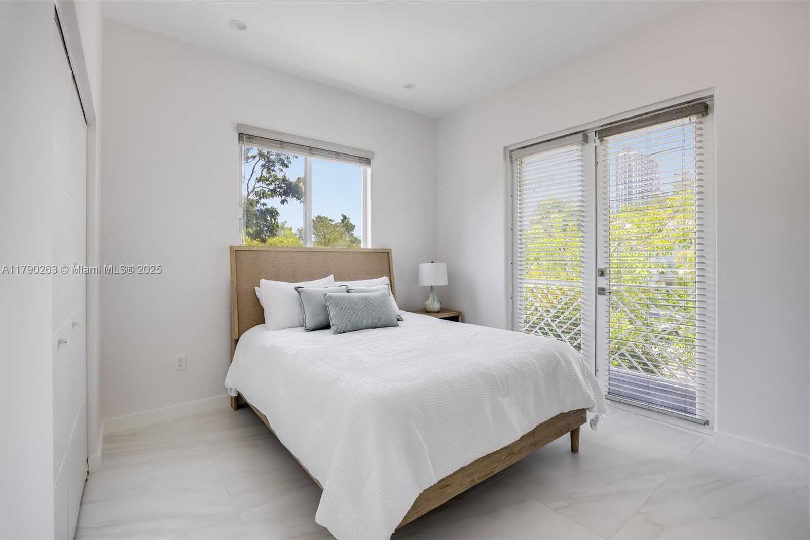 Small Image of 3648 OAK AVE, Coconut Grove Number 14
