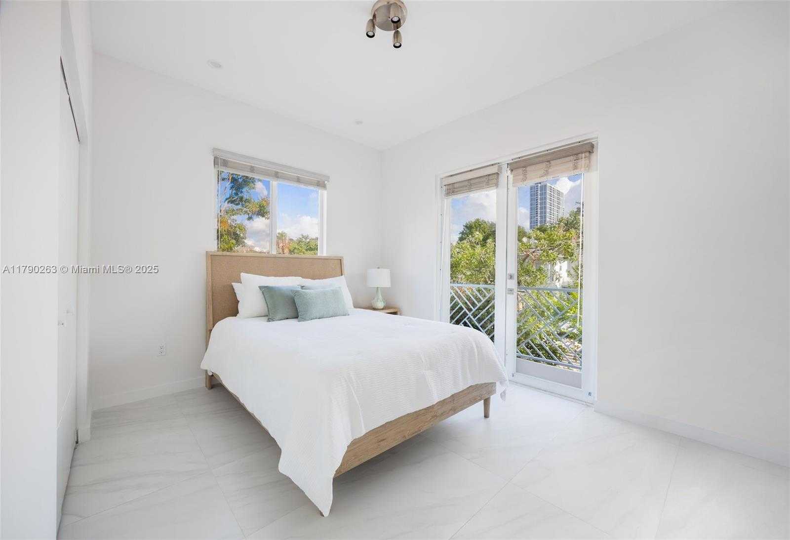 Small Image of 3648 OAK AVE, Coconut Grove Number 22