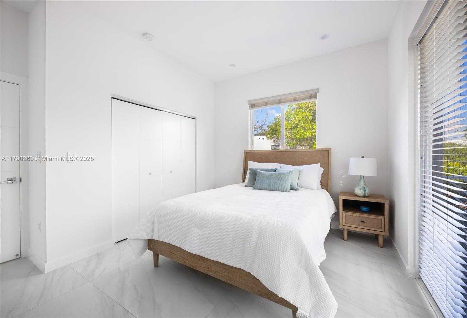 Small Image of 3648 OAK AVE, Coconut Grove Number 23