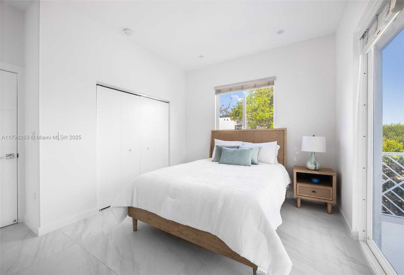 Small Image of 3648 OAK AVE, Coconut Grove Number 24