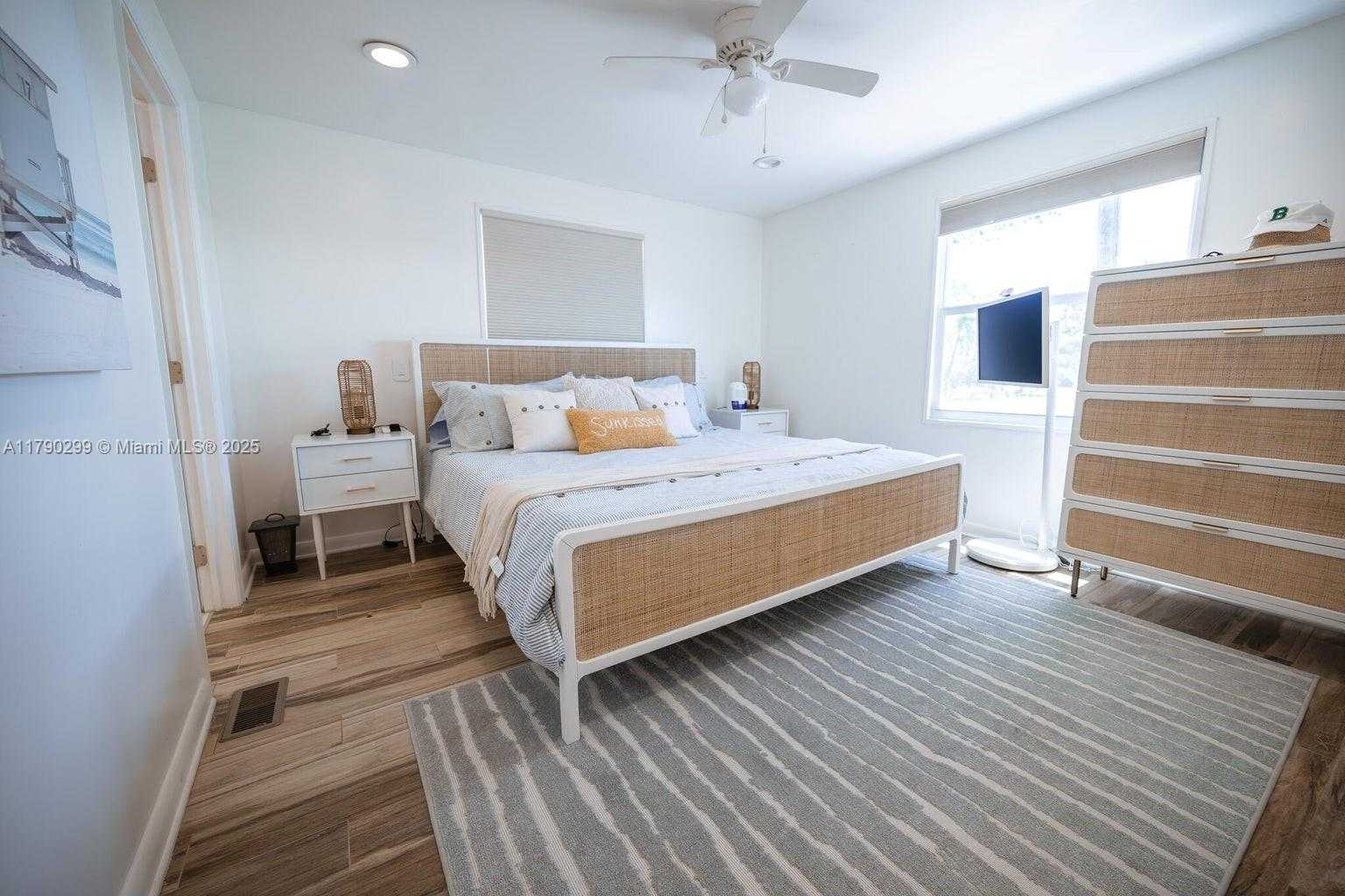 Small Image of 212 BUTTONWOOD LN, Key Largo Number 11