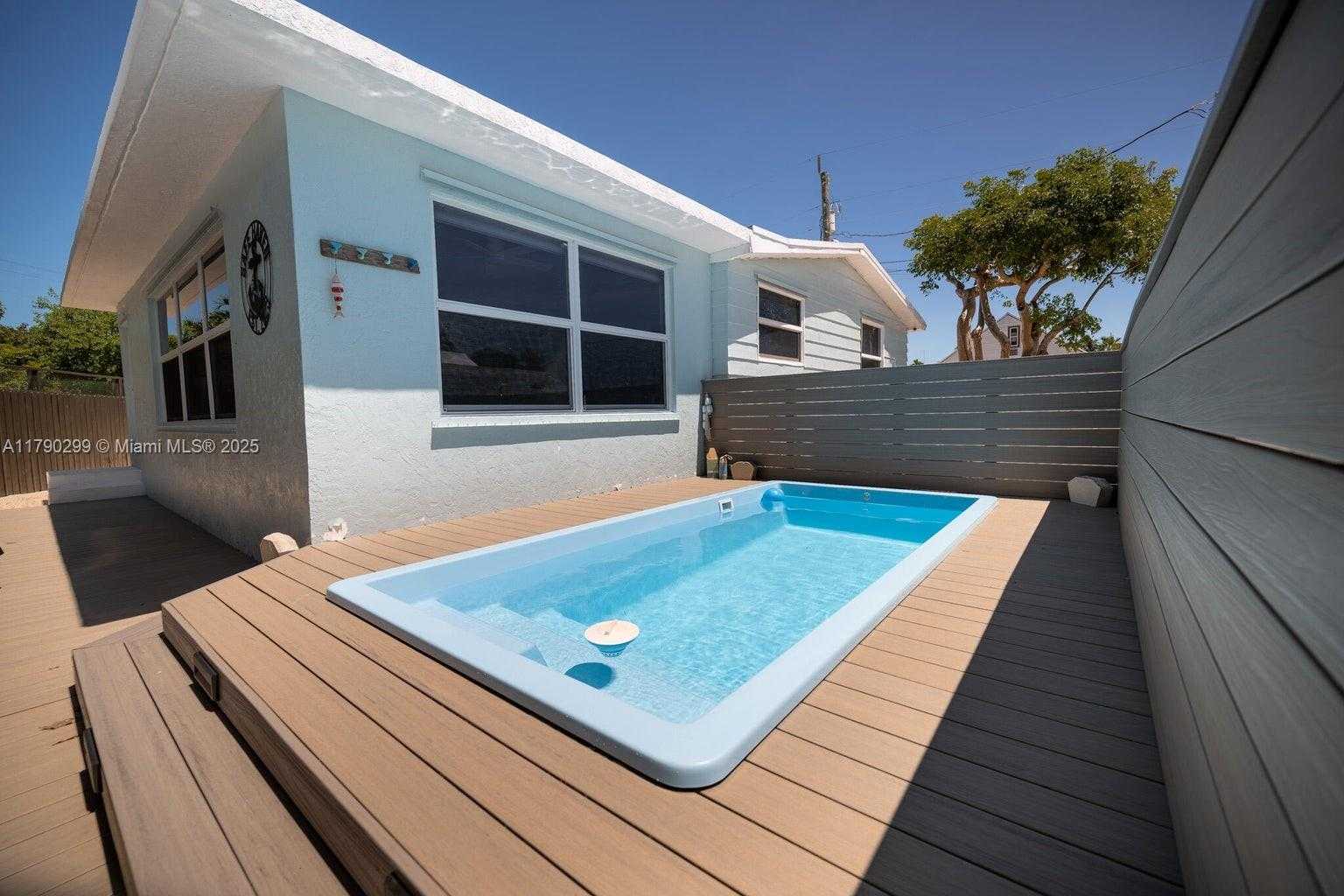 Small Image of 212 BUTTONWOOD LN, Key Largo Number 22