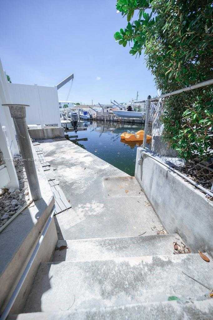 Small Image of 212 BUTTONWOOD LN, Key Largo Number 25